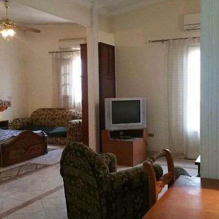 Elegant Heliopolis, Studio-apartment Il Il Cairo Esterno foto
